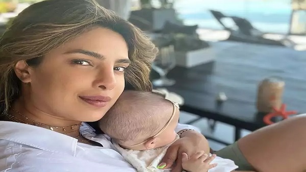 सरोगेसी की मदद से मां बनी हैं प्रियंका चोपड़ा सरोगेसी की मदद से मां बनी हैं प्रियंका चोपड़ा