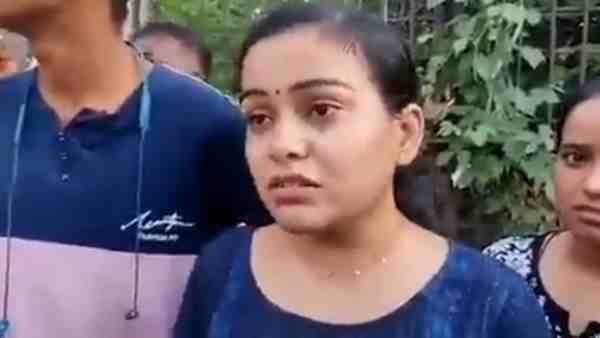 डिप्टी सीएम तेजस्वी यादव से मिलने पहुंची प्रियंका