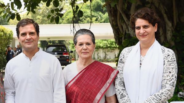 गांधी परिवार के ईर्द-गिर्द