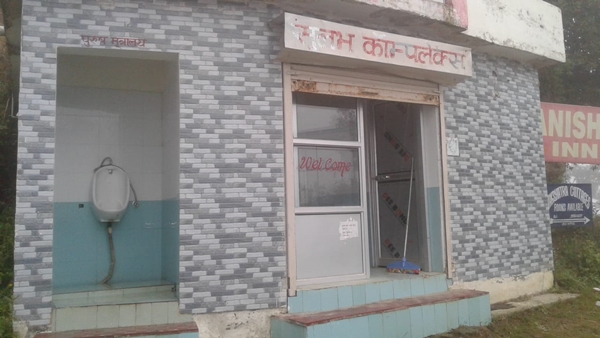 शहर के अधिकांश पब्लिक टॉयलेट की यही हालत शहर के अधिकांश पब्लिक टॉयलेट की यही हालत