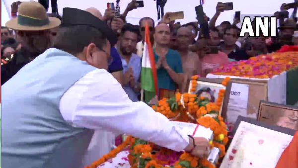 मुख्यमंत्री पुष्कर सिंह धामी ने शहीद को श्रद्धांजलि अर्पित की