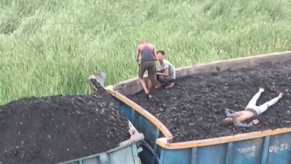 पटरी धंसने की वजह से हुआ हादसा- ग्रामीण