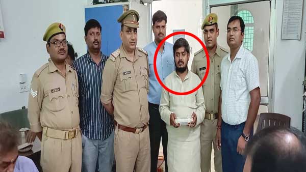 कराता था ट्रांसफर और पोस्टिंग कराता था ट्रांसफर और पोस्टिंग