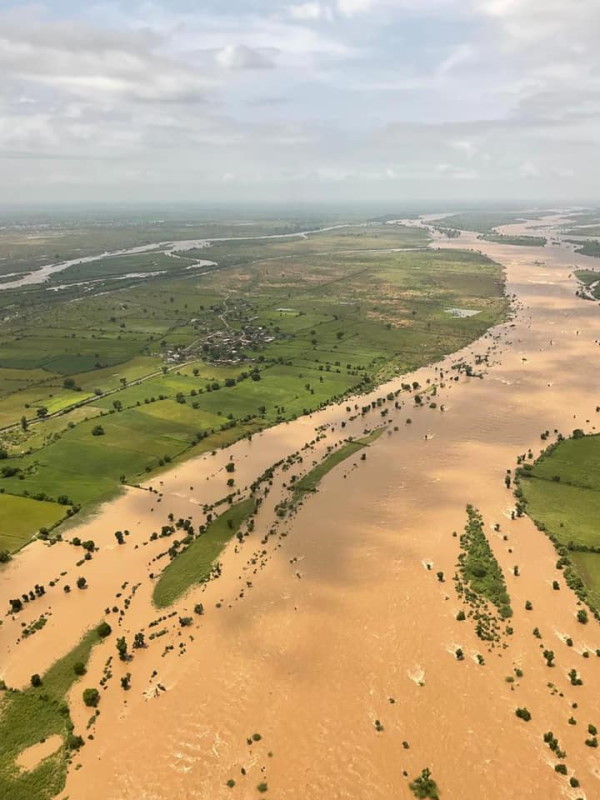 सीकर की सड़कों पर नाव चलती नजर आई सीकर की सड़कों पर नाव चलती नजर आई