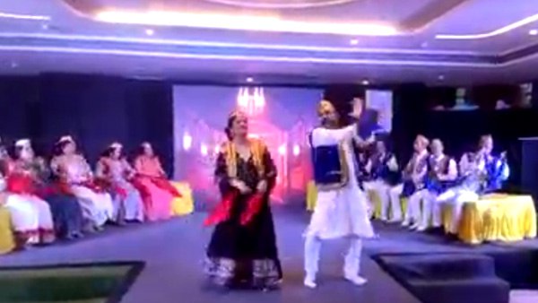 सोशल ग्रुप के फाउंडेशन डे पर किया डांस 