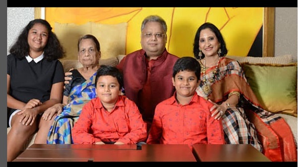 फिल्मों को भी किया प्रोड्यूस, जुड़ा था ये विवाद