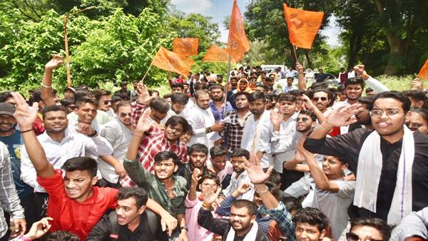 एलएलबी की परीक्षाओं में धांधली के आरोप 