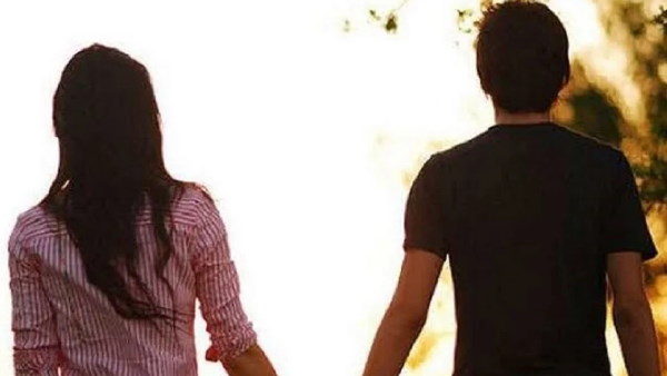 एक लाख रुपए कैश और गोल्ड भी लेकर गई महिला एक लाख रुपए कैश और गोल्ड भी लेकर गई महिला