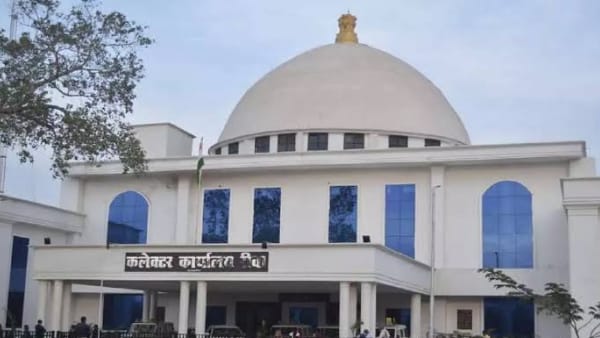 रंगे हाथों पकड़ा गया