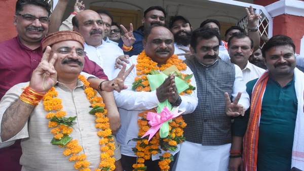 आखिर बीजेपी के ही हाथ लगी स्पीकर की कुर्सी 