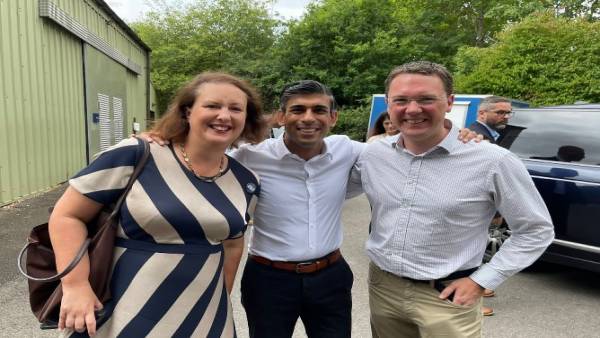 नैरोबी छोड़ पिता जा बसे लिवरपूल