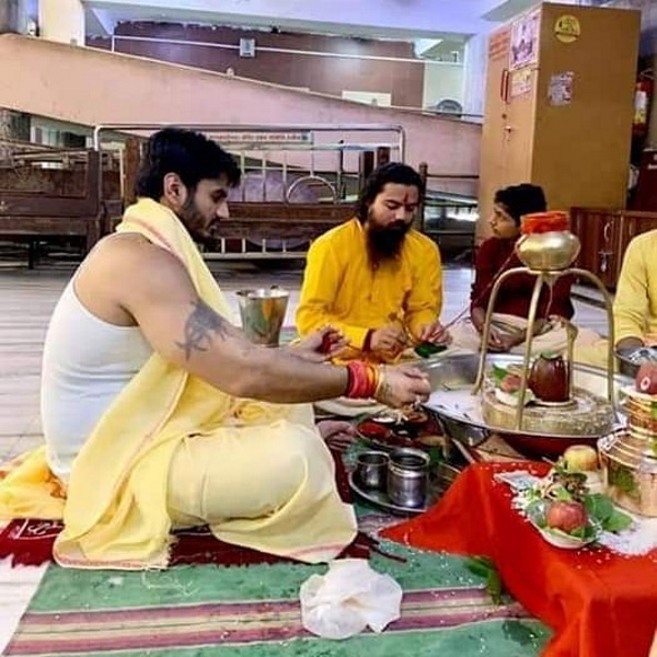 महिला मित्र के साथ पत्नी की झगड़ा