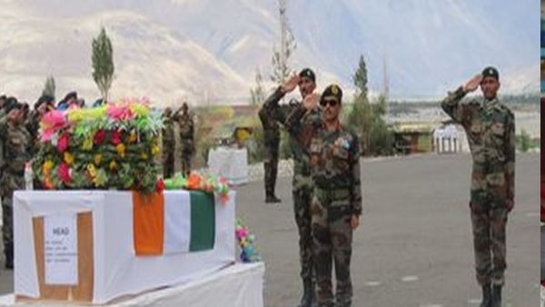 मूल रूप से अल्मोड़ा जिले के द्वाराहाट के रहने वाले