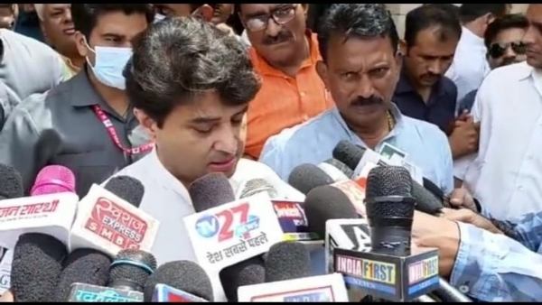 सिंधिया ने साधा कांग्रेस पर निशाना