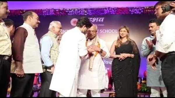 आईआईटीटीएम में आयोजित उद्भव ग्वालियर साहित्य उत्सव में भी पहुंचे सिंधिया