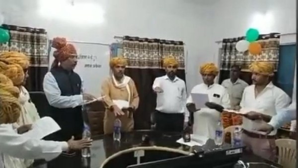 प्रशासनिक अधिकारियों की मौजूदगी में हुआ सब कुछ