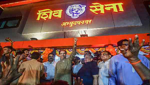 क्या मोदी लहर कम होना शुरू हो गया है?- शिवसेना