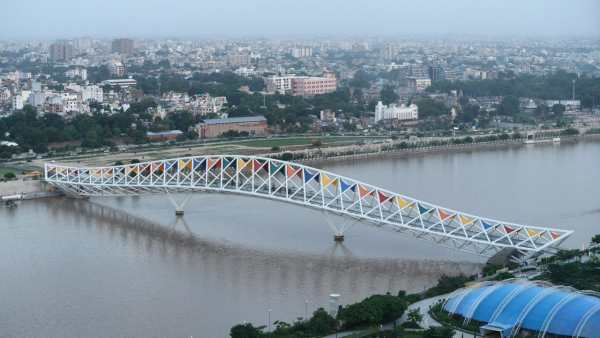 अटल पुल पर आना है, जेब ढीली कीजिए