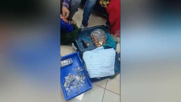 बटनों की संदिग्ध तस्वीरों से खुला राज