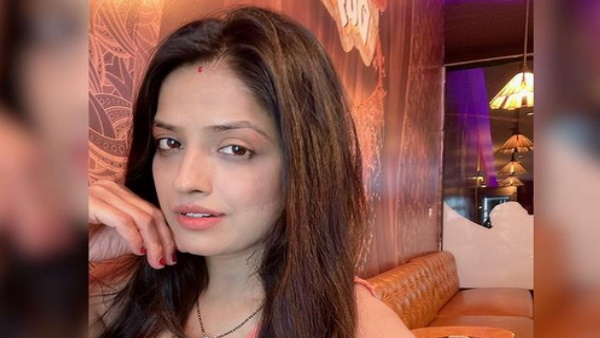 खुद से शादी करके चर्चा में आईं थीं कनिष्का सोनी खुद से शादी करके चर्चा में आईं थीं कनिष्का सोनी