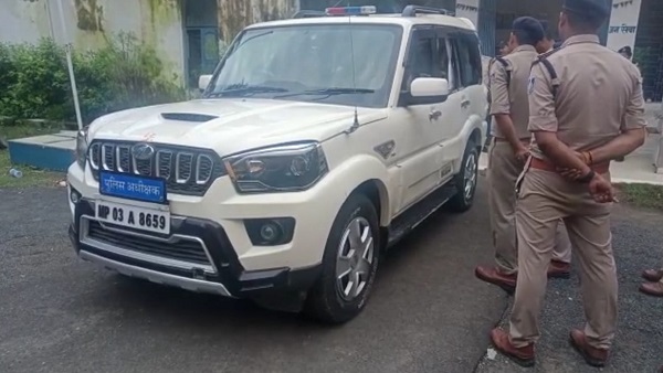 ड्राइवर मिथुन ने लूट होने की जानकारी अपनी कंपनी और पुलिस को दी सूचना ड्राइवर मिथुन ने लूट होने की जानकारी अपनी कंपनी और पुलिस को दी सूचना