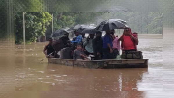  टार्च ने बचाई जान