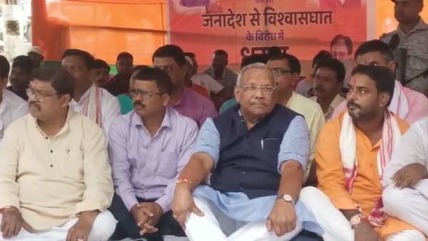 जनादेश से विश्वासघात धरना कार्यक्रम में शिरकत