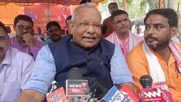 'पलटी मारने का हिसाब जनता करेगी'