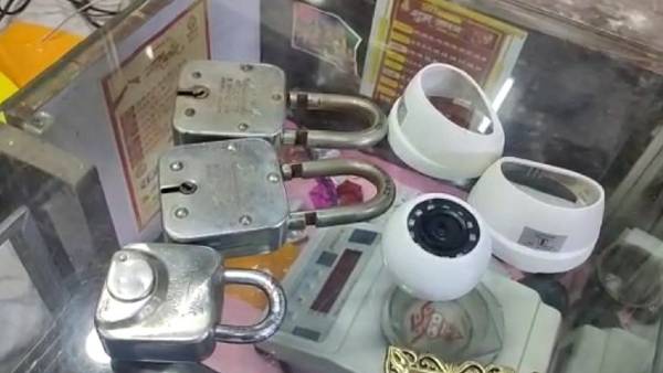 थाने से कुछ ही दूरी पर हुई चोरी