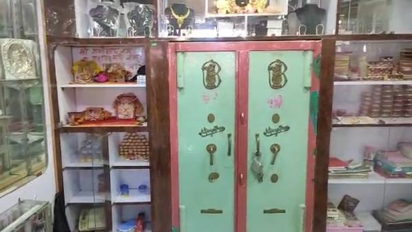 स्थानीय लोगों ने पुलिस पर लगाए आरोप