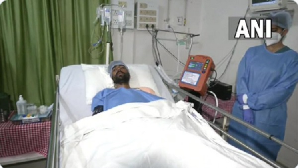 अस्पताल में चल रहा इलाज अस्पताल में चल रहा इलाज