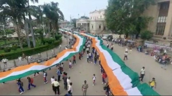 महाराज बाड़े से निकाली गई तिरंगा यात्रा