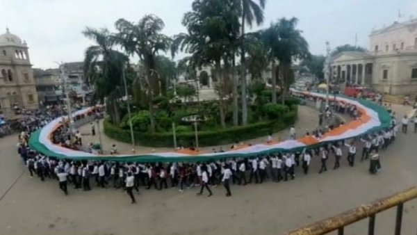 1111 मीटर लंबे राष्ट्रध्वज की निकाली यात्रा