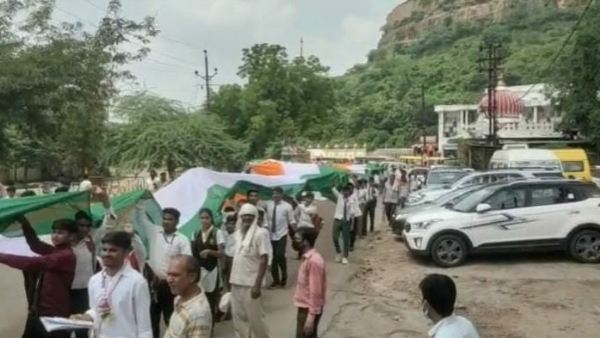 तिरंगा यात्रा के दौरान दी गई बैंड के साथ राष्ट्रधुन की प्रस्तुति