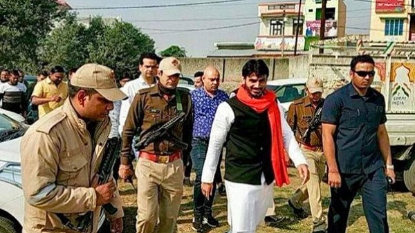 बदल रहा था लोकेशन