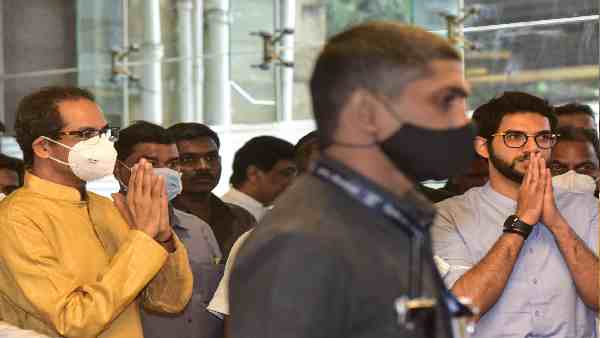 बीजेपी-शिंदे के इस कदम से फंस गए उद्धव! बीजेपी-शिंदे के इस कदम से फंस गए उद्धव!