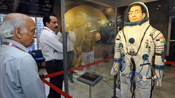 अंतरिक्ष की यात्रा की दुनिया में कदम