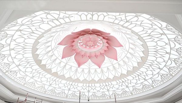 सैकड़ों लोग आ सकते हैं एक साथ