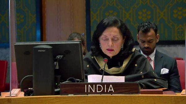 छद्म रूप अपनाकर संस्थाओं को धोखा देते हैं आतंकी संगठन