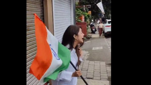 तिरंगे के साथ दिखीं शहनाज तिरंगे के साथ दिखीं शहनाज