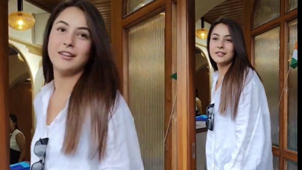 सिंपल लुक में दिखीं शहनाज सिंपल लुक में दिखीं शहनाज