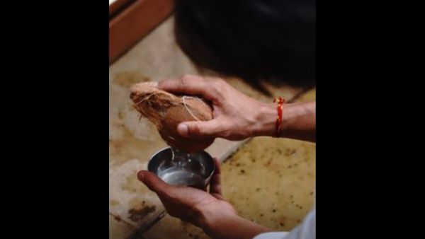 कपल ने किया गृह प्रवेश