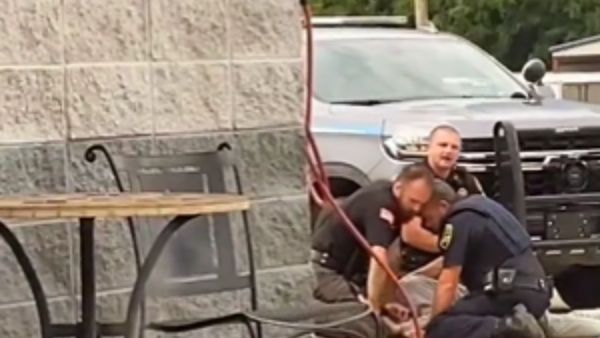 अमेरिकी पुलिस की बर्बरता