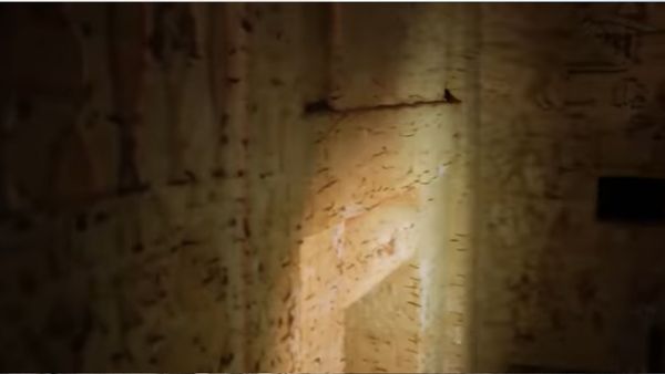 मुर्दाघर के रहस्यमय ग्रंथ