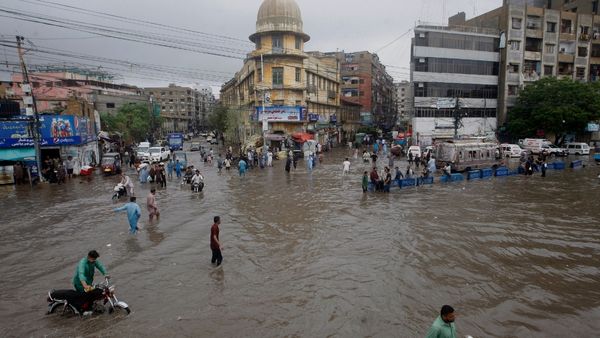 अंतर्राष्ट्रीय खैरात मांगेगा पाकिस्तान अंतर्राष्ट्रीय खैरात मांगेगा पाकिस्तान