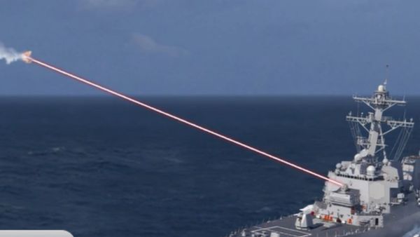 दो जहाजों पर तैनाती