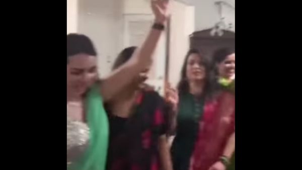 'काला चश्मा' में दिखाए मूव्स