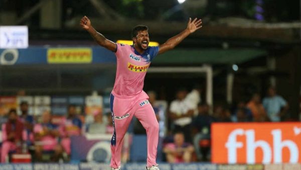 52 आईपीएल मैच खेल चुके हैं वरुण