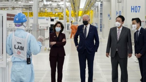 बाइडेन के साथ दिखे थे सैमसंग उपाध्यक्ष बाइडेन के साथ दिखे थे सैमसंग उपाध्यक्ष