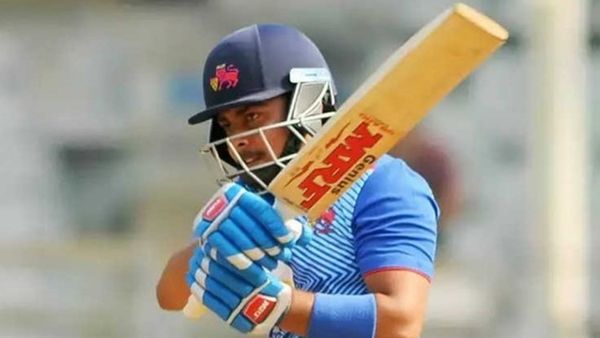 शॉ को मिलना चाहिए मौका